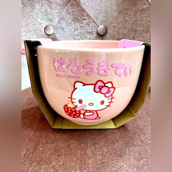 Hello Kitty Ramen Bowl with Chopsticks - Picture 1 of 4